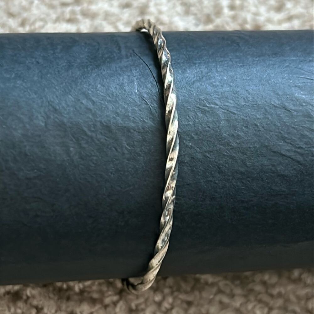 Women’s vintage dainty silver tone bangle bracelet one size‎ measurements shown